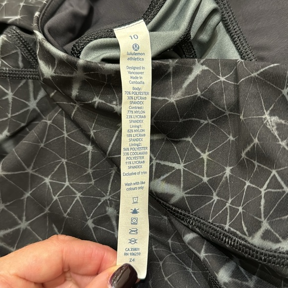 lulu lemon cropped - size 10 - Picture 3 of 3